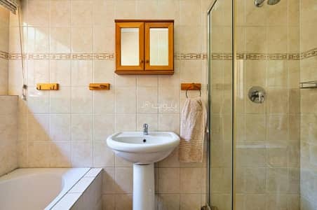 3 Bedroom Villa for Sale in Al Nasr, Doha - 3 Bedrooms Villa For Sale in Qatar