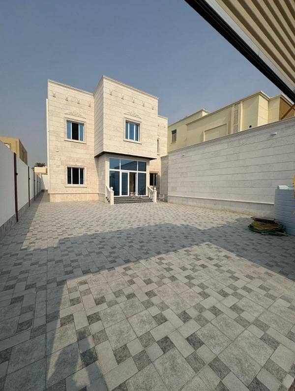 7 Bedrooms Villa For Sale in Umm Salal