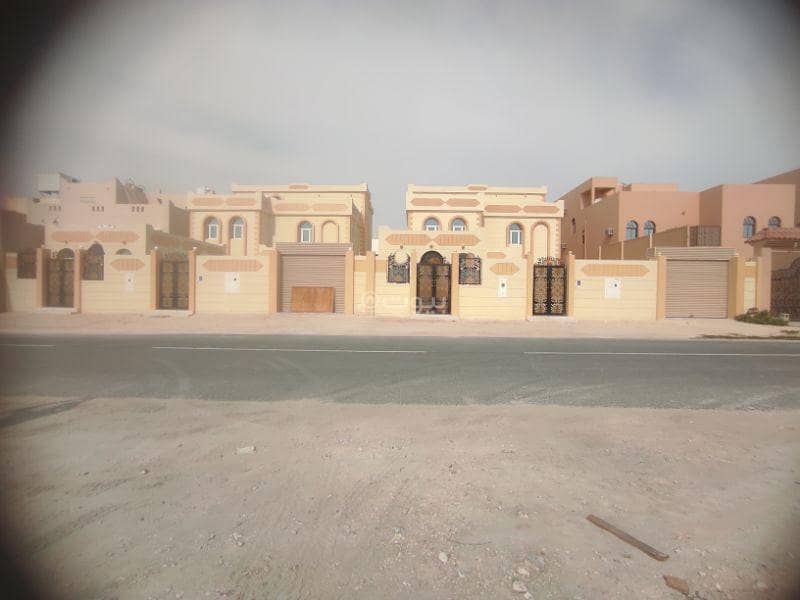 7 Bedrooms Villa For Sale in Umm Salal