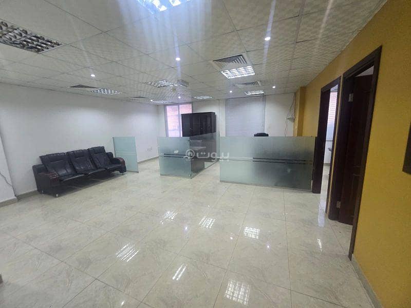 تجاري آخر للإيجار الوكرة