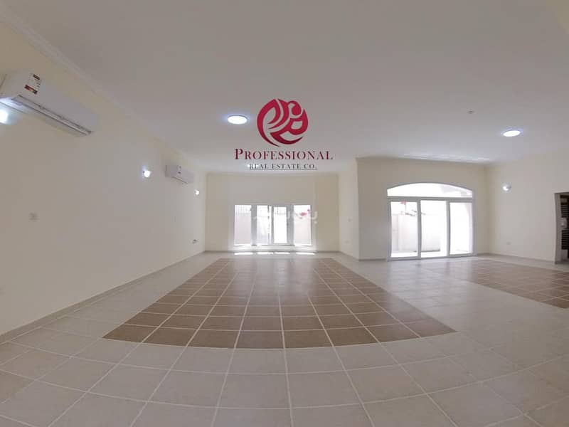 5 Bedrooms Villa For Rent Umm Salal