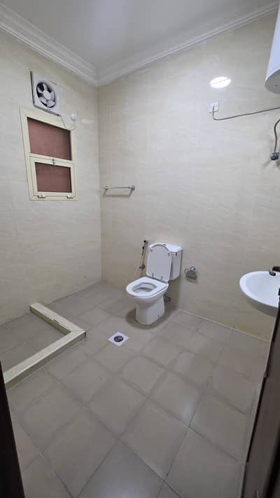 2 Bedroom Apartment for Rent in Umm Ghuwailina, Doha - 2 Bedrooms Apartment For Rent Umm Ghuwailina, Doha